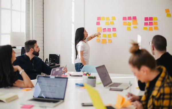 Researchers collaborating — knowledge exchange across park institutes